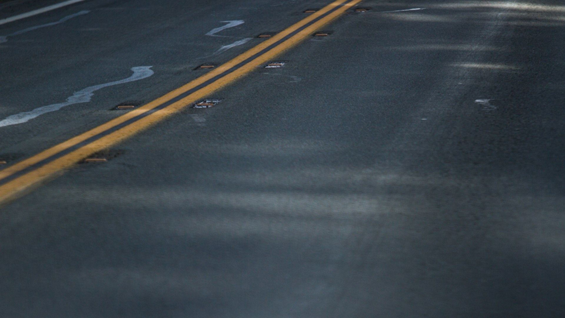 the road runing by
